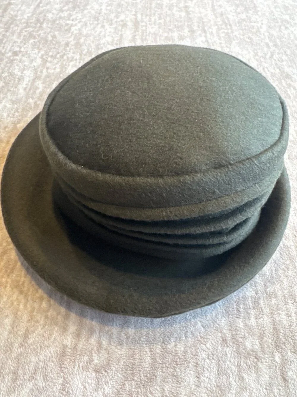 MSM Vogel Vintage Wool Felt Bow-Accented Olive Green Cloche Hat Old Money Fall